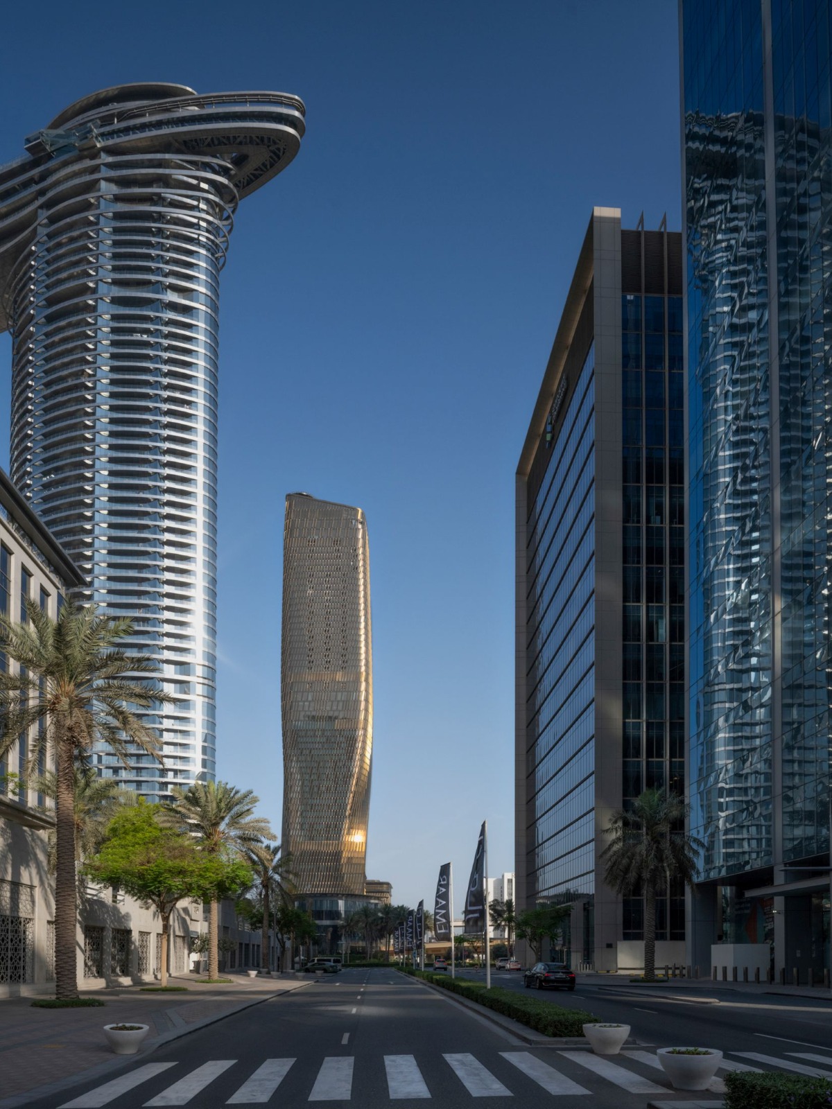 Photographing Wasl Tower, Dubai — UNStudio, Sheikh Zayed Road, Dubai
